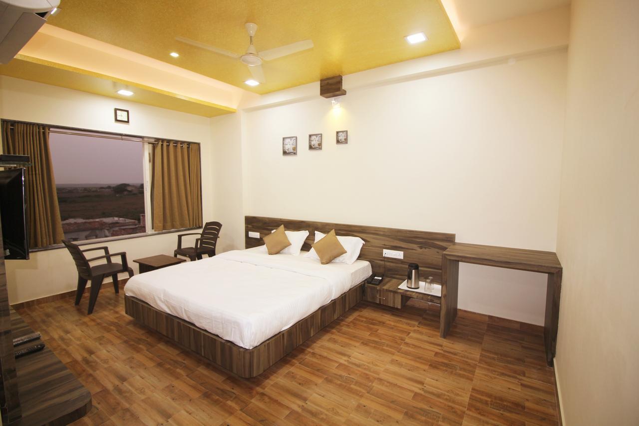 Hotel Vraj Inn Dwārka Bagian luar foto