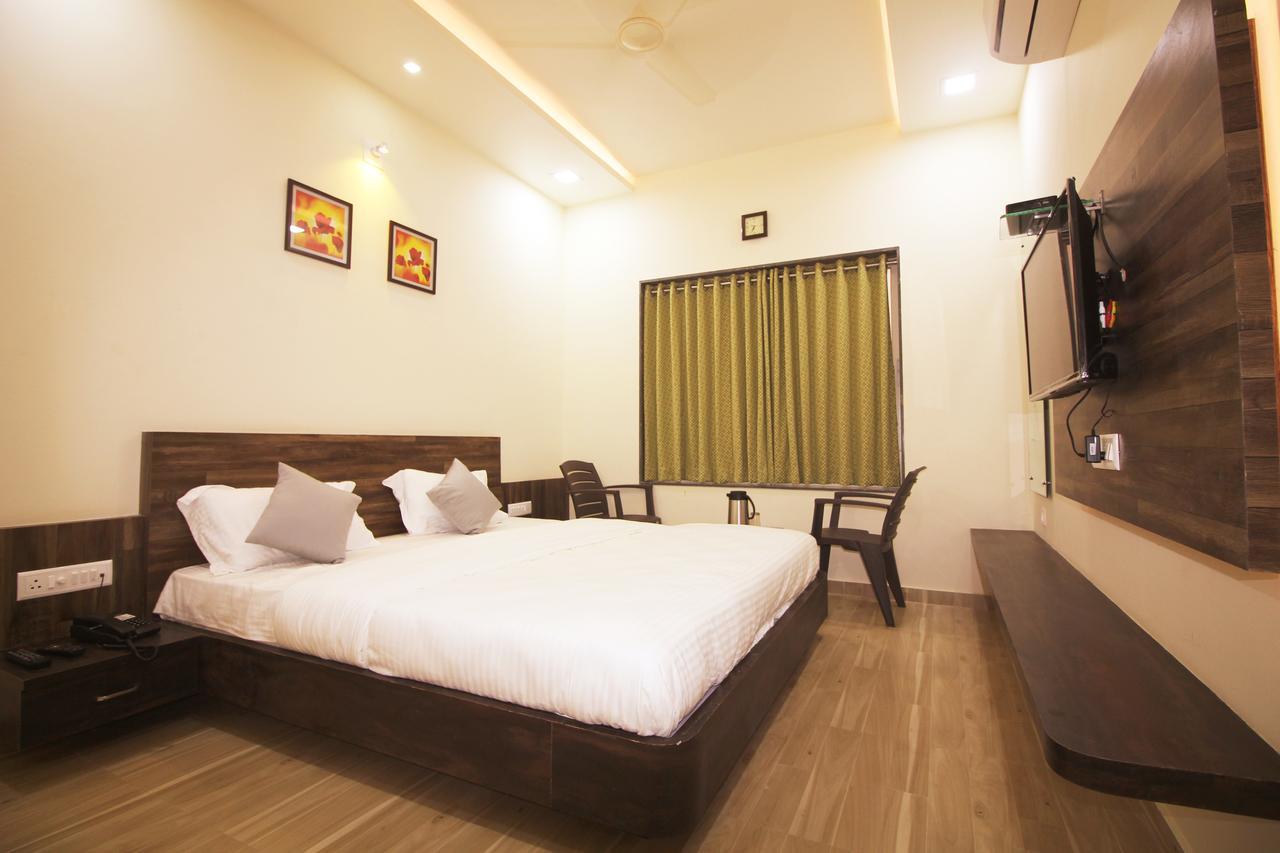 Hotel Vraj Inn Dwārka Bagian luar foto