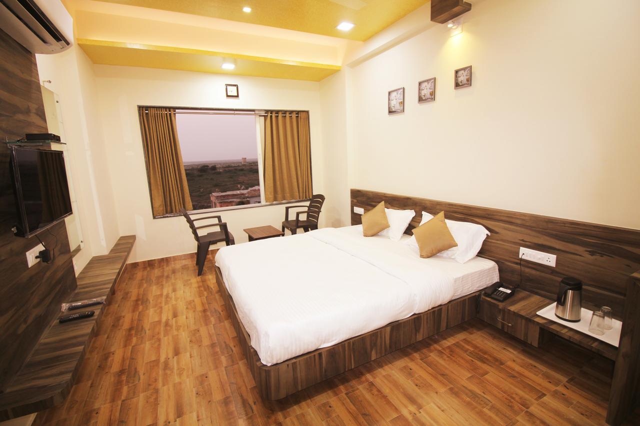 Hotel Vraj Inn Dwārka Bagian luar foto