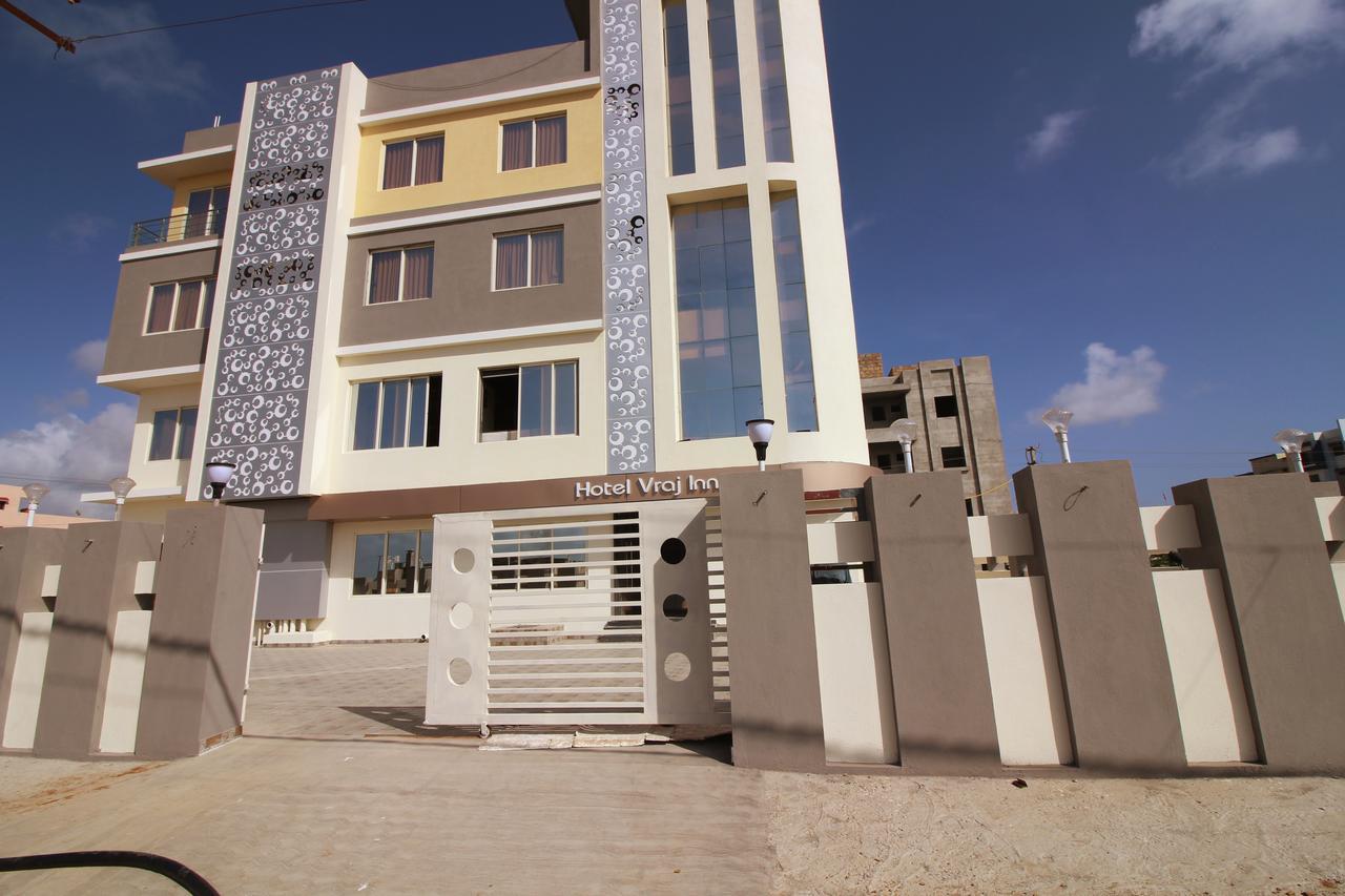 Hotel Vraj Inn Dwārka Bagian luar foto